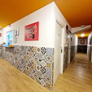 https://arc-house-hostel.catalonia-hotels.com